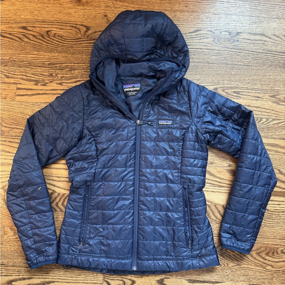 Patagonia Women's navy nano puff hoody